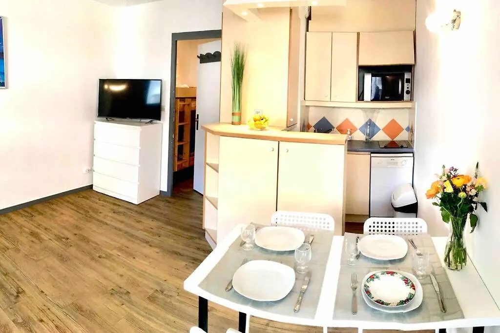 Apartment Soleil- 4 Pers Hyper Centre Plage - 2 Min - Terrasse Saint-Raphael